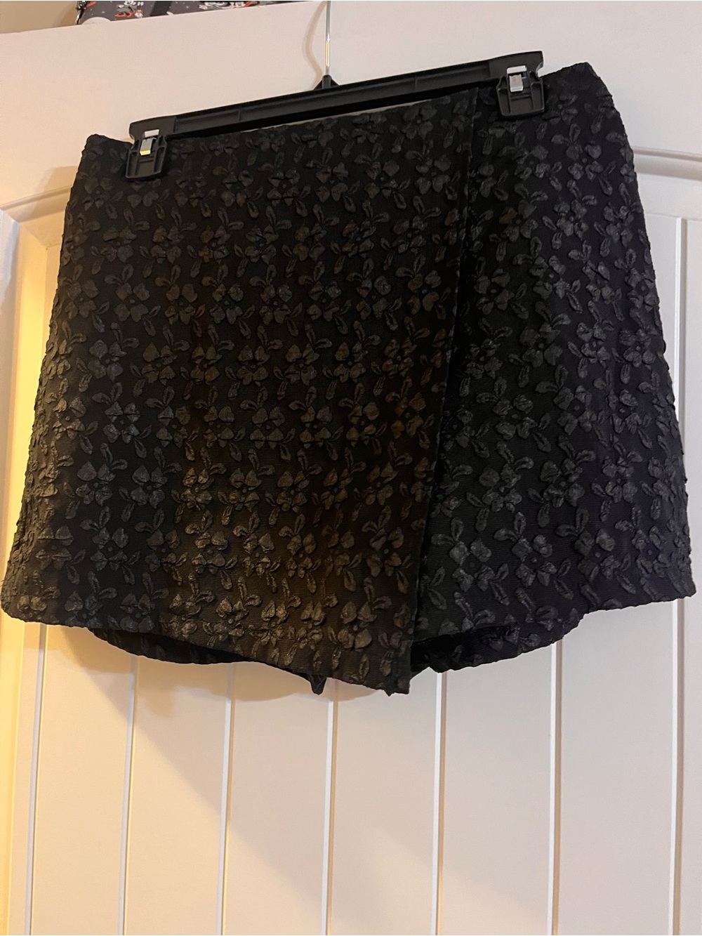 Women’s SHEIN Black Floral Jacquard Skort